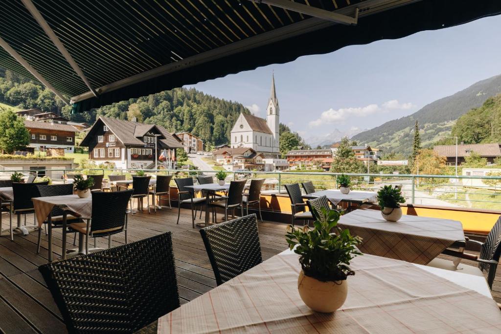 Nespecifikovaný výhled na hory nebo výhled na hory při pohledu z hotelu