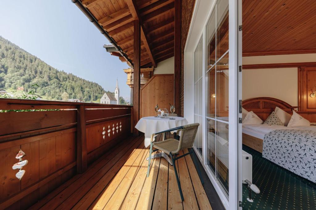 Nespecifikovaný výhled na hory nebo výhled na hory při pohledu z hotelu