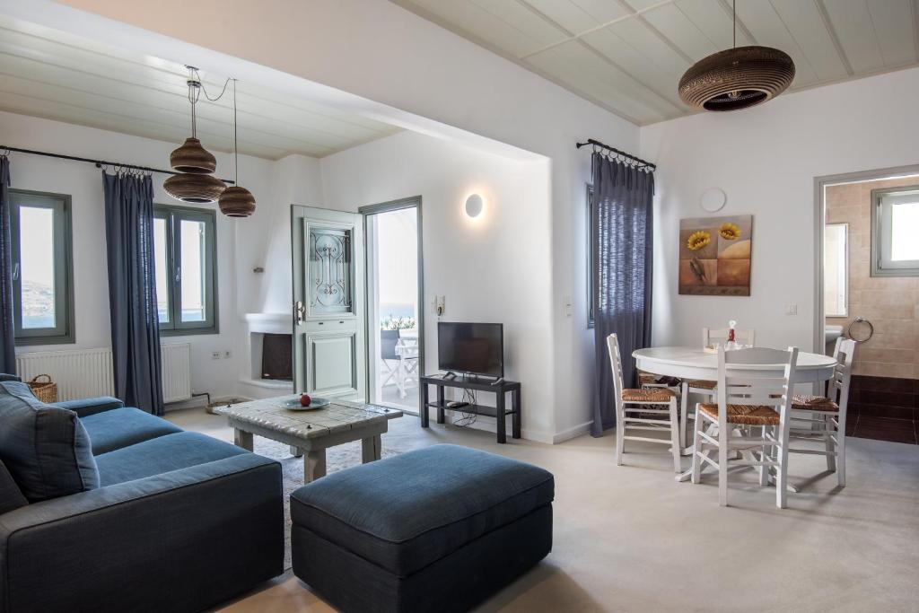 A seating area at Hotel Senia - Onar Hotels Collection