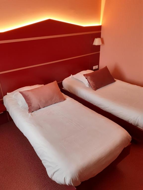 Postel nebo postele na pokoji v ubytování Fasthotel Montmarault