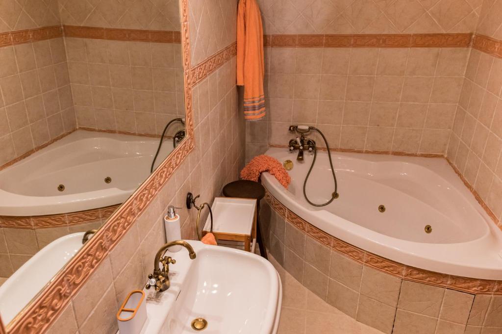 A bathroom at Casa rural dels Hospitalaris