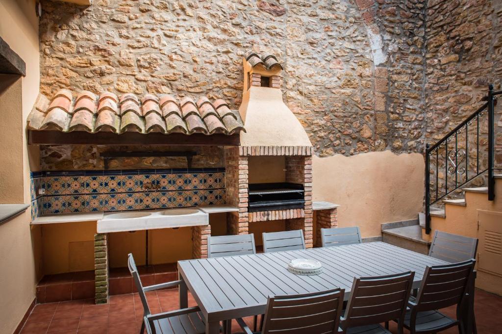 A seating area at Casa rural dels Hospitalaris