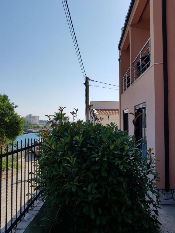 Budova, kde se vila nachází