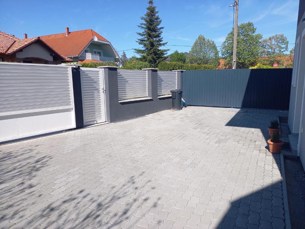 Budynek, w którym mieści się apartament