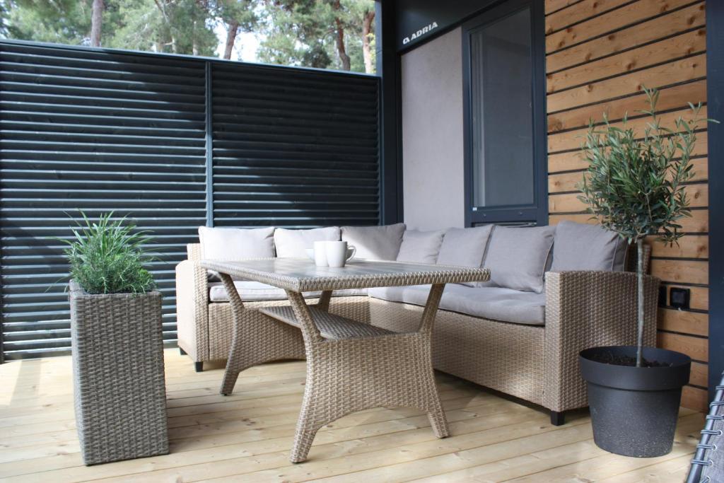 Гостиная зона в Mobile Homes Adriatic , Campsite Porton Biondi -Rovinj