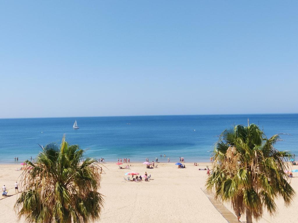 Zdjęcie z galerii obiektu Ático Al Sol en primera línea de playa w mieście Rota