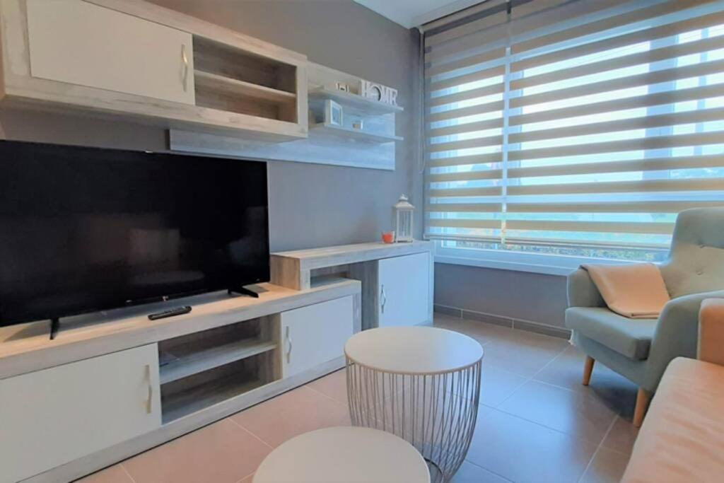 Fotografie z fotogalerie ubytování APARTAMENTO PLAYA FOZ con piscina y parking 010 v destinaci Foz