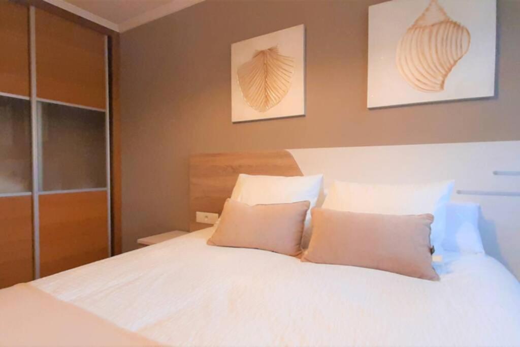 Fotografie z fotogalerie ubytování APARTAMENTO PLAYA FOZ con piscina y parking 010 v destinaci Foz