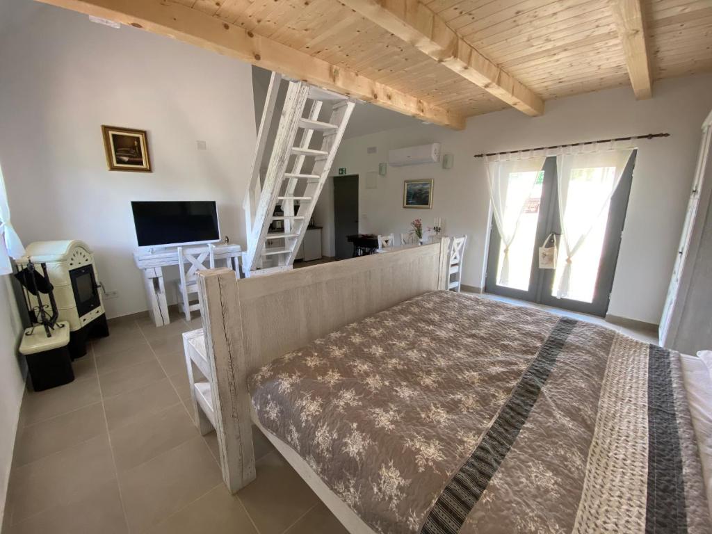 Televízia a/alebo spoločenská miestnosť v ubytovaní Apartment I&M