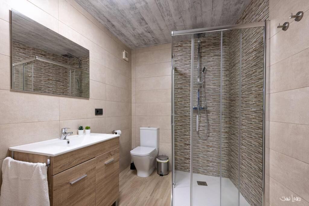 A bathroom at O AGOCHO DA MOA