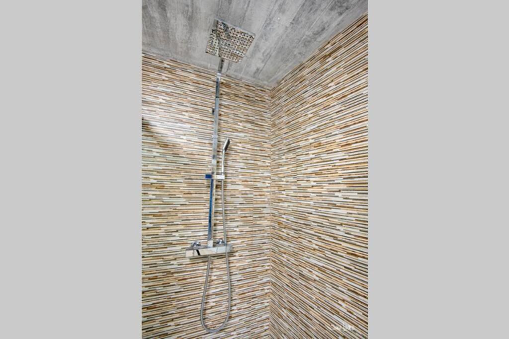 A bathroom at O AGOCHO DA MOA