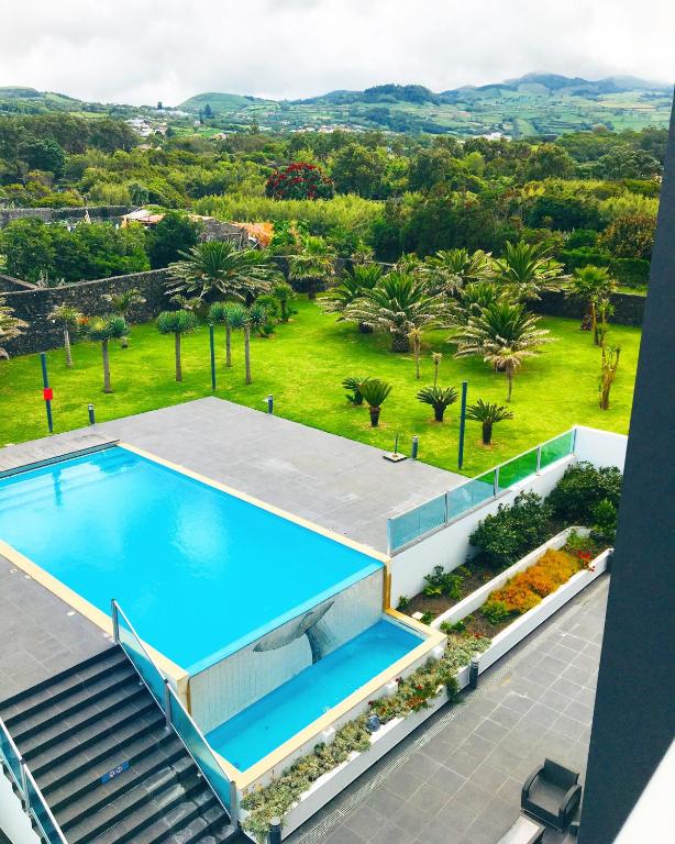 Bazén v ubytování Whalesbay Hotel Apartamentos nebo v jeho okolí
