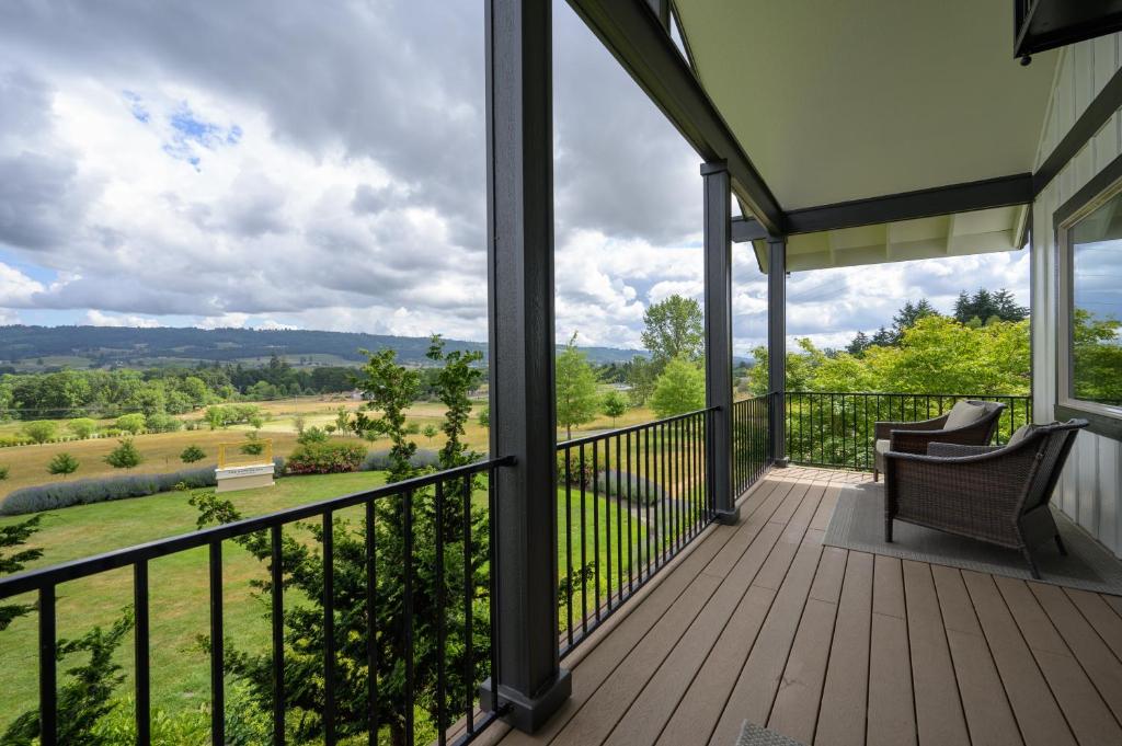 The Setting Inn Willamette Valley - Deluxe King Room