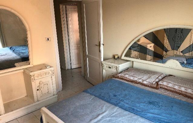 Postel nebo postele na pokoji v ubytování Private Room in Apartment at Rehab City غرفة خاصة في شقة بمدينة الرحاب