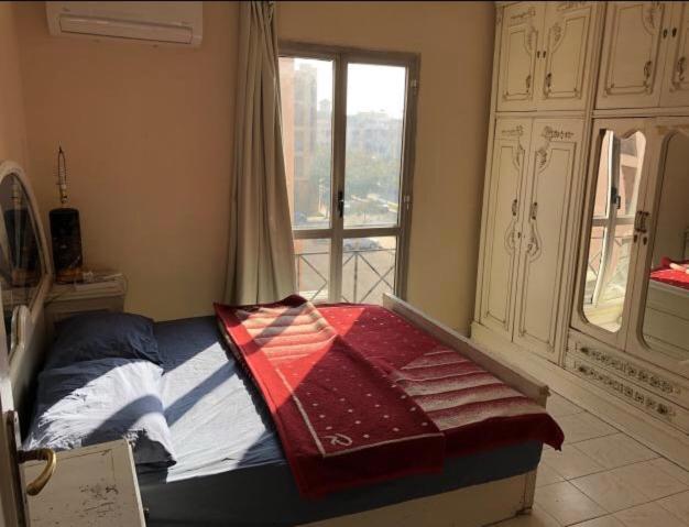 Postel nebo postele na pokoji v ubytování Private Room in Apartment at Rehab City غرفة خاصة في شقة بمدينة الرحاب