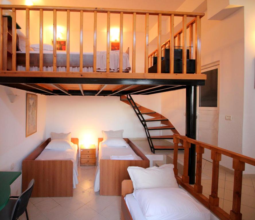Postel nebo postele na pokoji v ubytování Olympia Hotel