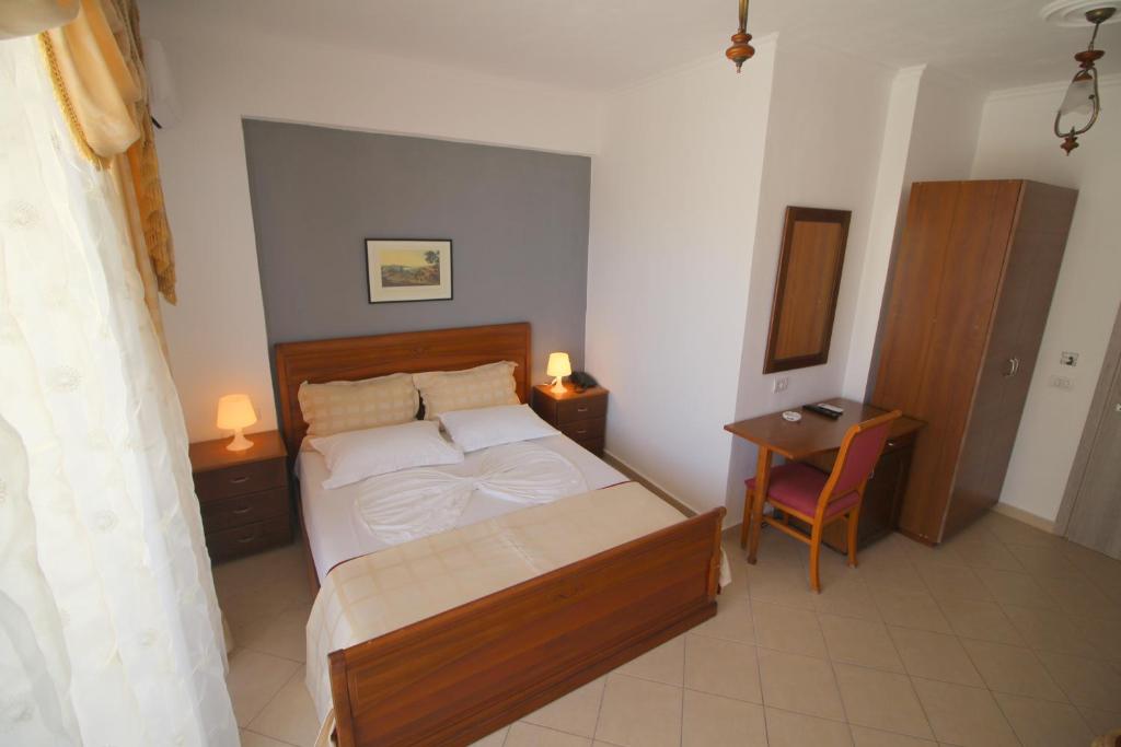 Postel nebo postele na pokoji v ubytování Olympia Hotel