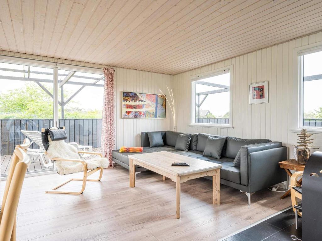 a living room with a couch and a table at Holiday home Hvide Sande LXIX in Havrvig
