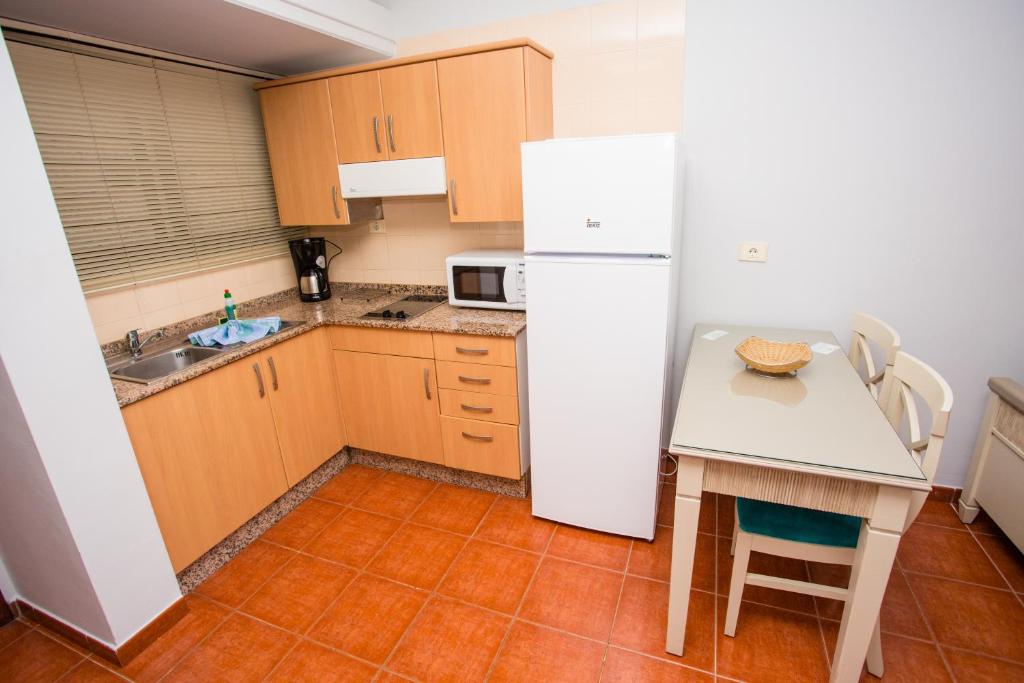 Kuchyň nebo kuchyňský kout v ubytování Amadores Beach Apartments