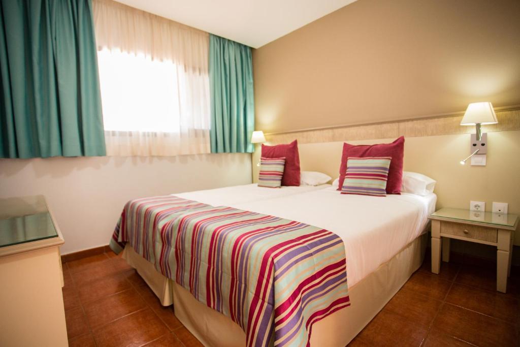 Postel nebo postele na pokoji v ubytování Amadores Beach Apartments