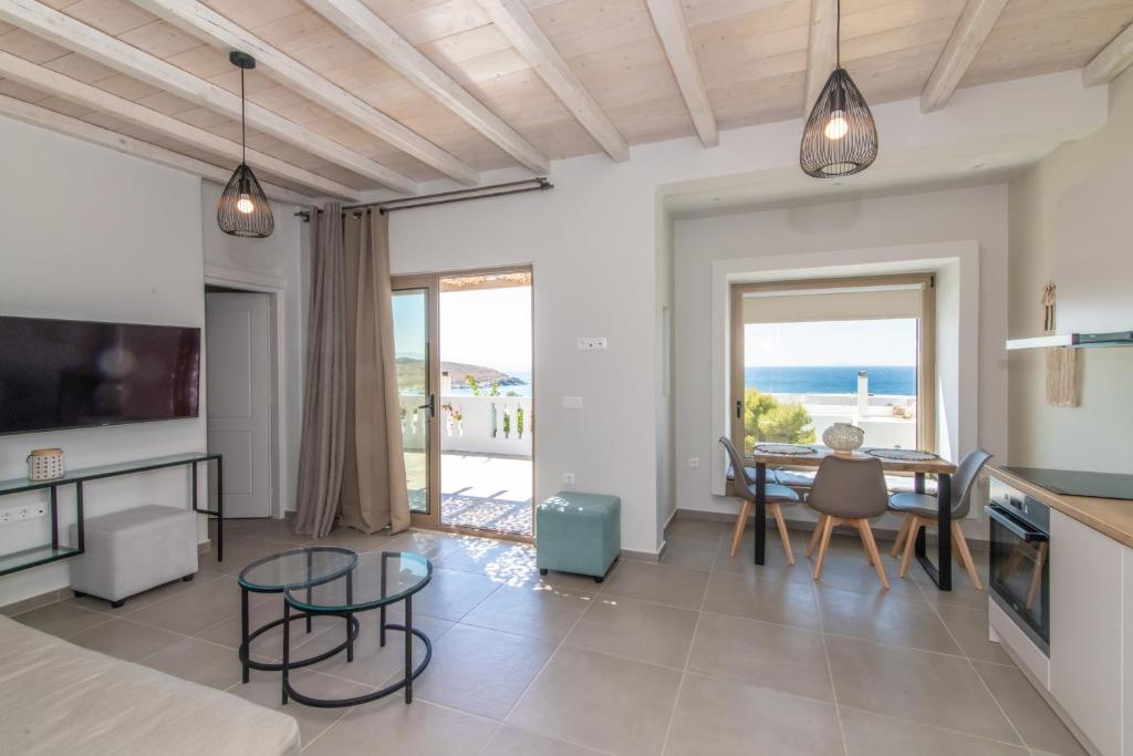 Телевизор и/или развлекательный центр в Porto Bello Tinos