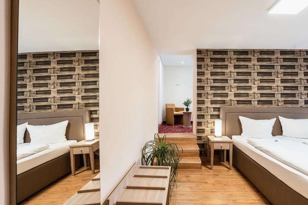 Postel nebo postele na pokoji v ubytování Hotel Altes Weinhaus