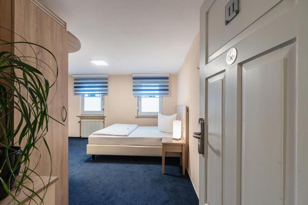 Postel nebo postele na pokoji v ubytování Hotel Altes Weinhaus