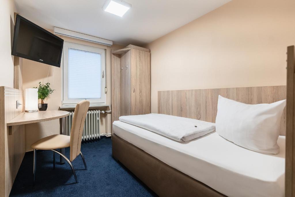 Postel nebo postele na pokoji v ubytování Hotel Altes Weinhaus