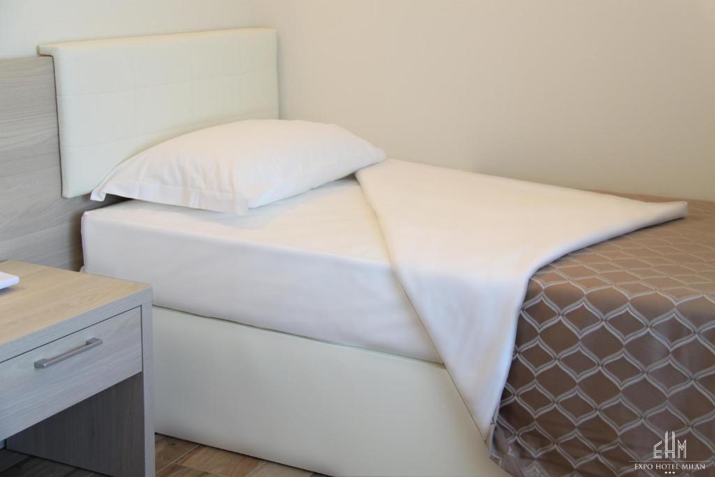 Postel nebo postele na pokoji v ubytování Expo Hotel Milan
