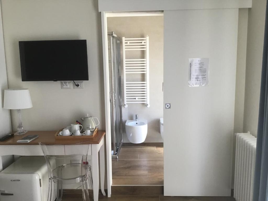 TV a/nebo společenská místnost v ubytování CAVALIERE suite & rooms