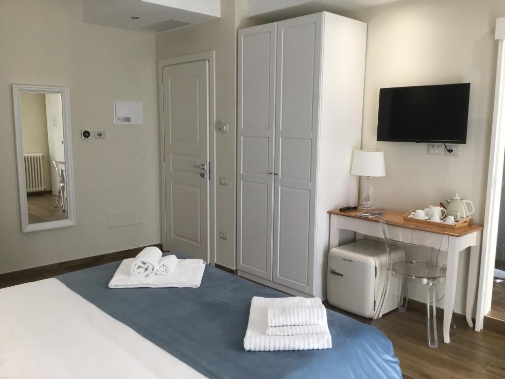 Postel nebo postele na pokoji v ubytování CAVALIERE suite & rooms