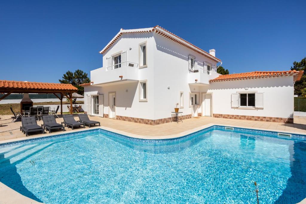 a villa with a swimming pool and a house at Villa Flavia in Aljezur