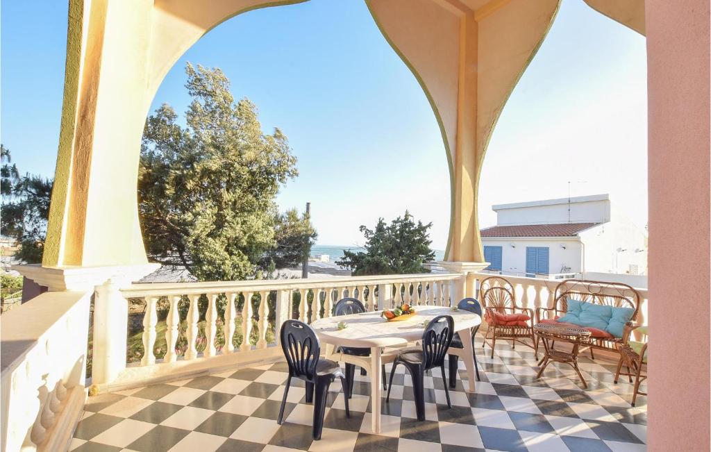 Balkón alebo terasa v ubytovaní Nice Apartment In Scoglitti With Wifi