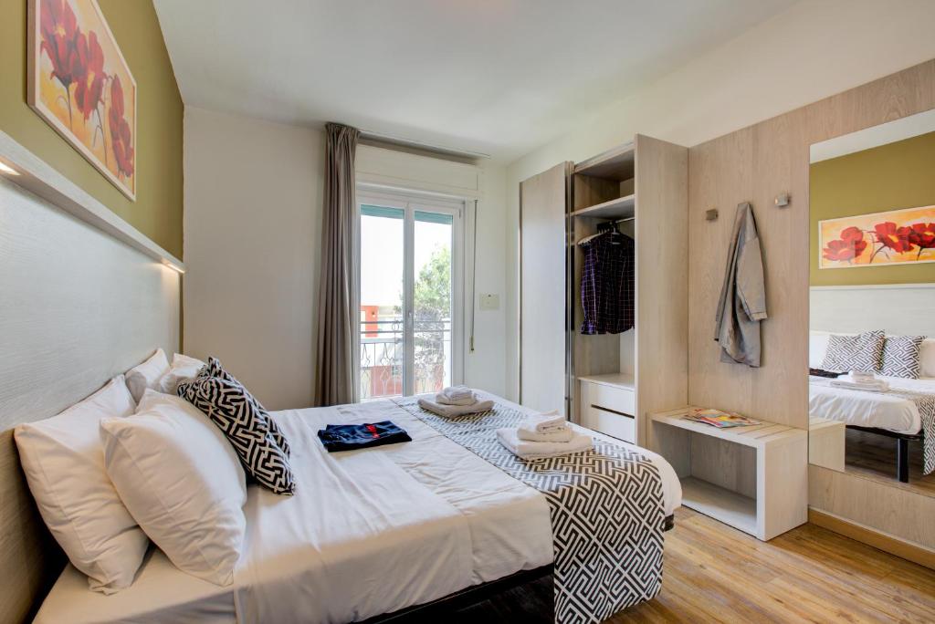 
Double or Twin Room with Side Sea View and Balcony
