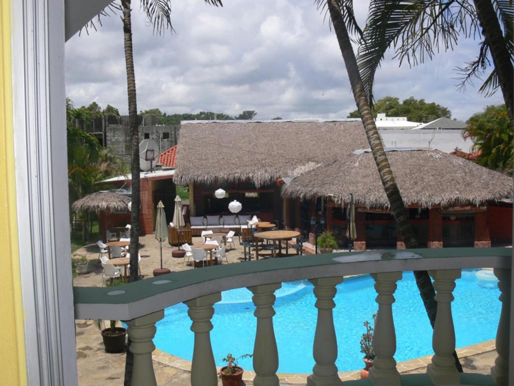 Bazén v ubytování Hotel Voramar nebo v jeho okolí