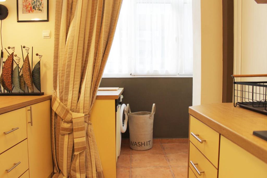 Kuchyň nebo kuchyňský kout v ubytování Sunny Day Apartment