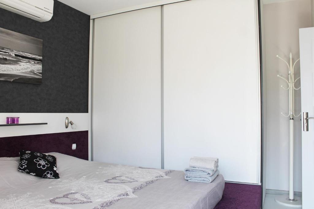 Postel nebo postele na pokoji v ubytování Sunny Day Apartment