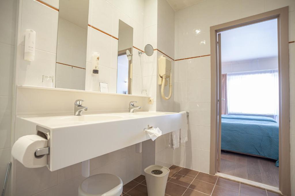 Koupelna v ubytování Hotel Monaco Zeebrugge Beach by Rikas Hotels
