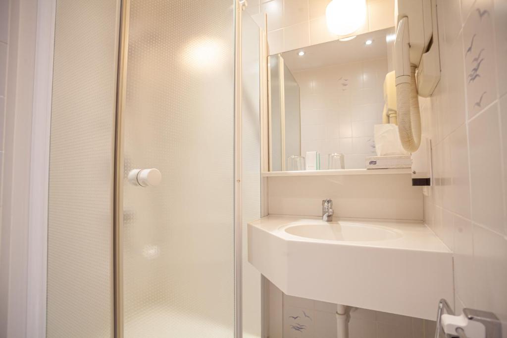 Koupelna v ubytování Hotel Monaco Zeebrugge Beach by Rikas Hotels