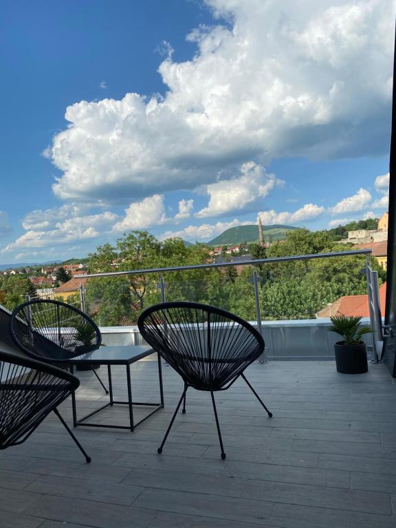 Balkón alebo terasa v ubytovaní Rooftop Eger