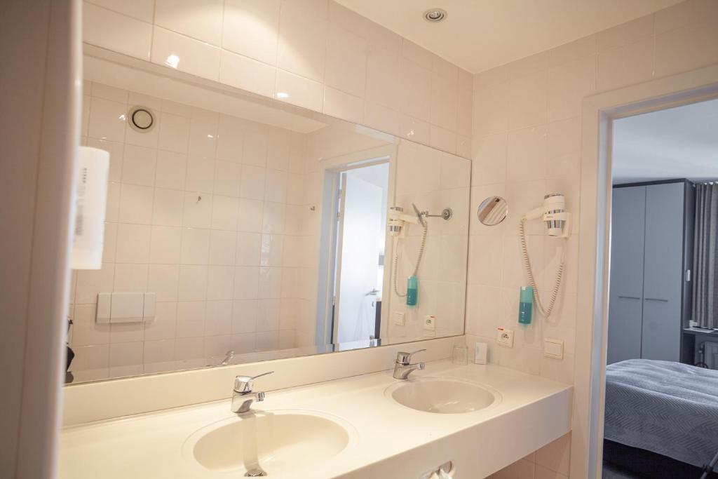 Koupelna v ubytování Hotel Monaco Zeebrugge Beach by Rikas Hotels