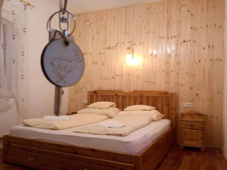 Posteľ alebo postele v izbe v ubytovaní Fenyőfa vendégház