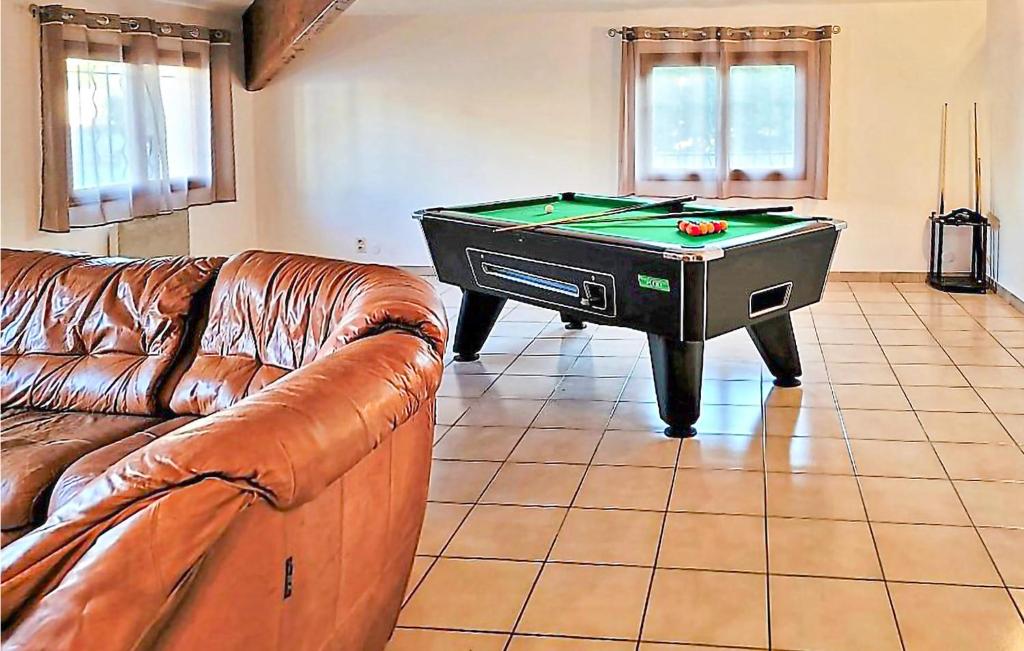 Amazing Home In Rochefort-du-gard With 6 Bedrooms, Wifi And Outdoor  Swimming Pool, Rochefort-du-Gard – Tarifs 2024