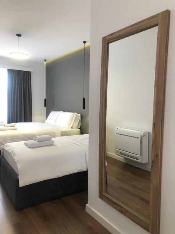 Postel nebo postele na pokoji v ubytování Grand Hotel Pogradec