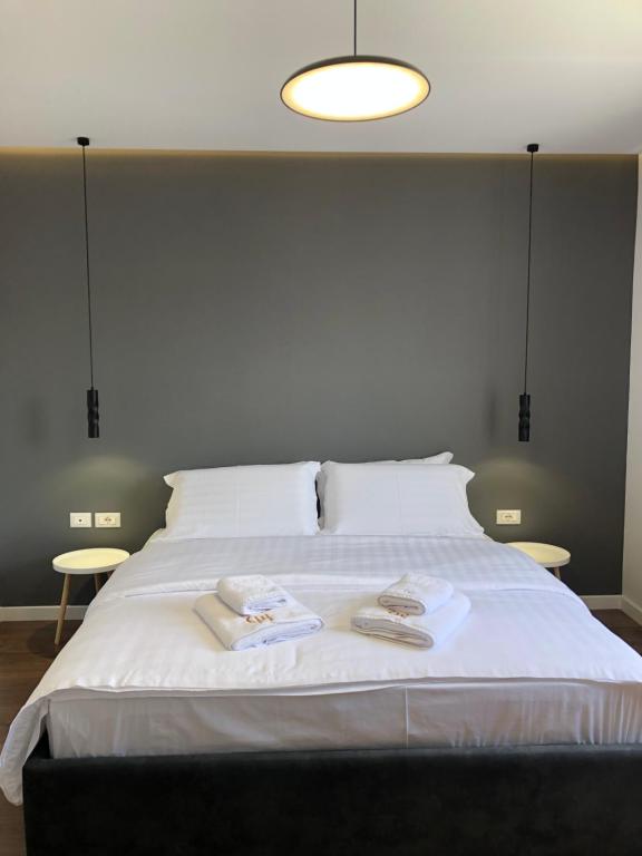Postel nebo postele na pokoji v ubytování Grand Hotel Pogradec