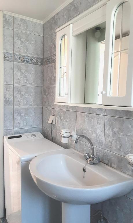 A bathroom at Villa Agrielia