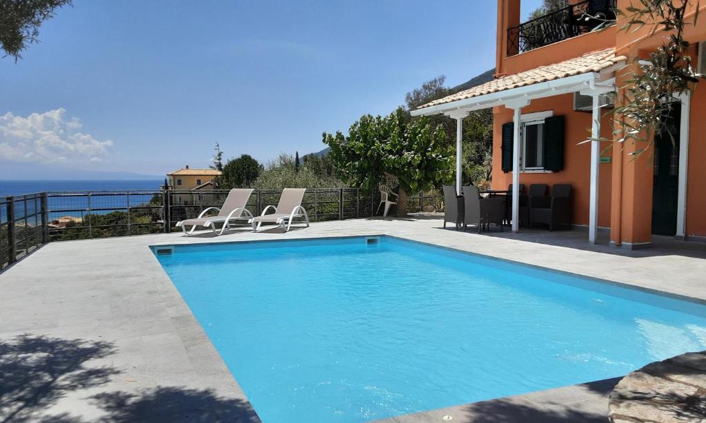 The swimming pool at or close to Villa Agrielia