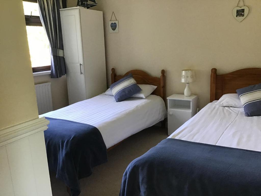 Postel nebo postele na pokoji v ubytování Aran Lodge