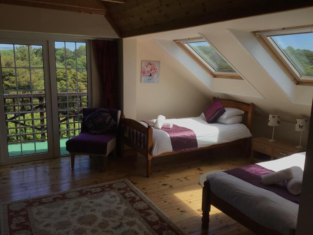 Postel nebo postele na pokoji v ubytování Aran Lodge