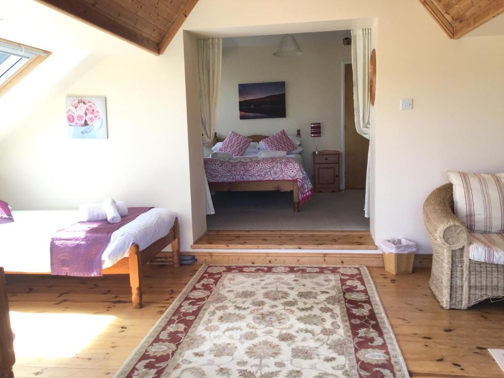 Postel nebo postele na pokoji v ubytování Aran Lodge